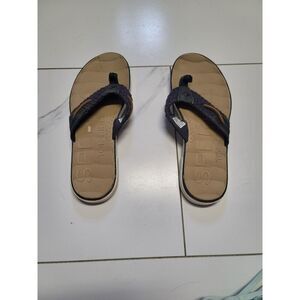 ~ Womens Sperry top sider flip flops - some damage in picture - size 6.5